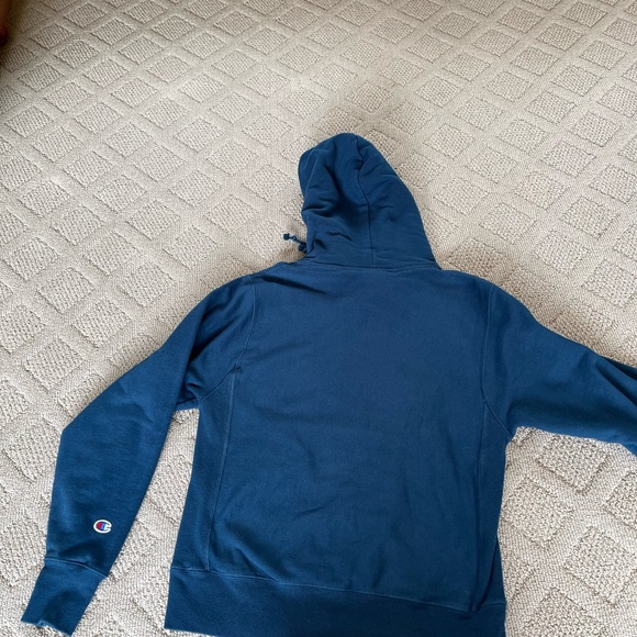 Blue Champion reverse weave men’s hoodie -like new - Picture 3 of 6